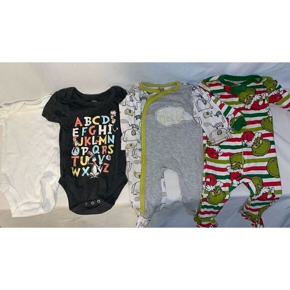 4 baby’s onesies  - Picture 1 of 6